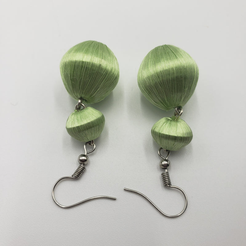 ひょうたん型 糸ピアス